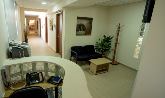 πληρως εξοπλισμένα γραφεία